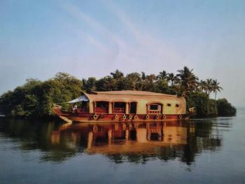 Palm Tree Heritage Houseboat