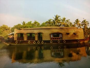 Palm Tree Heritage Houseboat